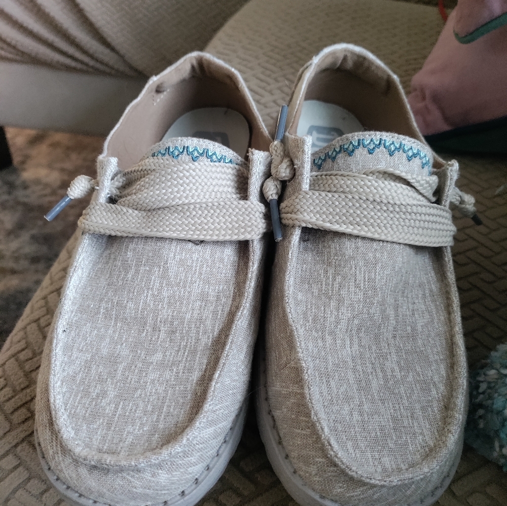 Hey Dude Wendy Flora Shoes women's size 8
